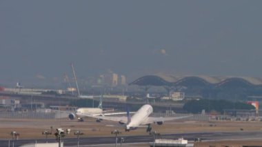 Uçak Birleşik Havayolları havalandı.