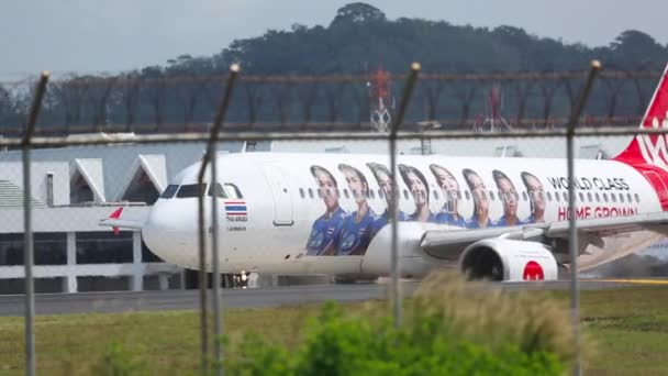 Avión AirAsia Phuket Aeropuerto — Vídeos de Stock