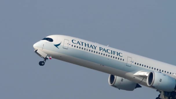 Repülőgép Cathay Pacific legyek — Stock videók