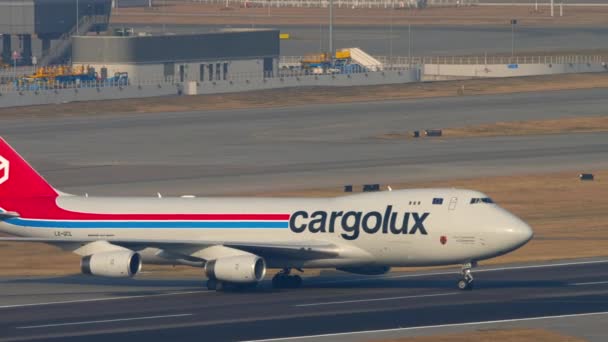 Boeing 747 Cargolux en el aeródromo — Vídeos de Stock