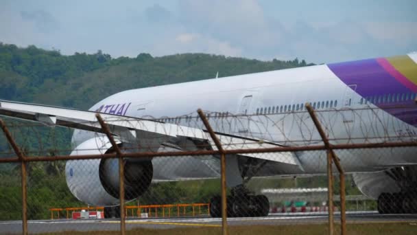 Boeing 777 Thai Airways — Video
