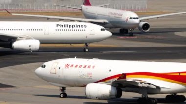 Hong Kong Havaalanı, büyük uçaklar.