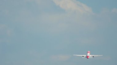 Uçak kalkıyor, uzun atış.