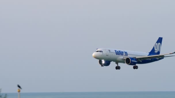 GoAir uçağı iniyor. — Stok video