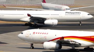 Havaalanında trafik vardı, kalkış kuyruğu vardı.