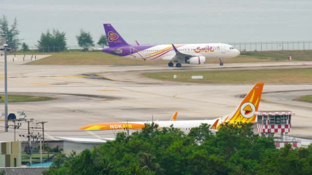 Aerei all'aeroporto di Phuket — Video Stock