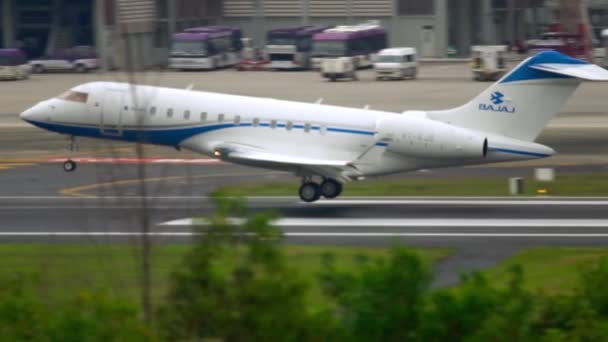 Airplane of Bajaj landing — Stock Video