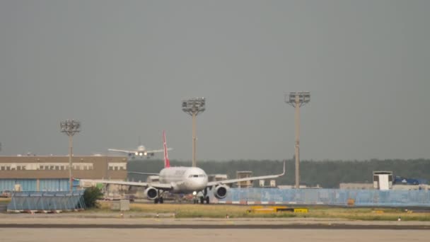 Airport airfield, aircraft landing — Stock Video