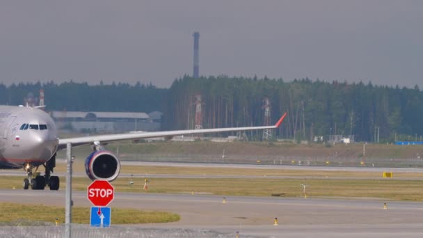 Maskapai penerbangan Airbus A330 Aeroflot — Stok Video