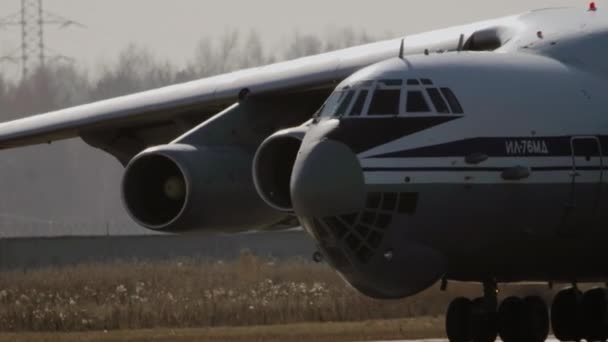 IL-76 vojenské transportní letadlo — Stock video