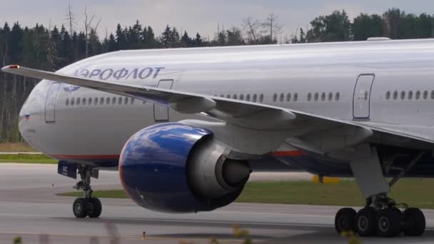 Boeing Aeroflot на рулёжной дорожке — стоковое видео