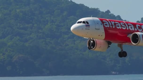 Airbus AirAsia landing at Phuket — ストック動画
