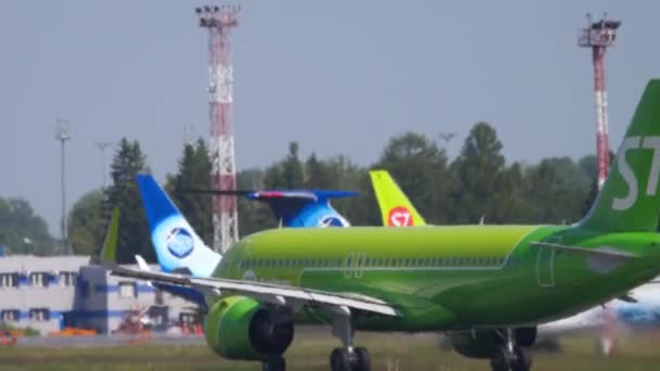 S7 Airlines recogiendo velocidad — Vídeos de Stock