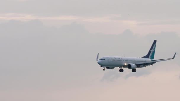 Atterrissage du Boeing 737 Silk Air — Video