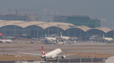 Cathay Dragon uçağı havalandı.