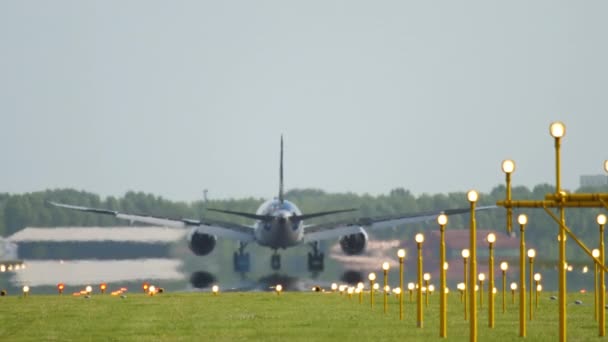 Avion atterri, vue arrière — Video