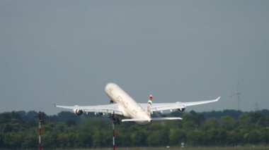 Etihad uçağı kalkıyor.