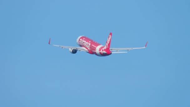 Aereo AirAsia vola su, vista posteriore — Video Stock