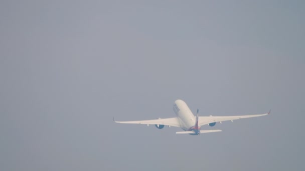 飞机及航空公司的客机飞行 — 图库视频影像