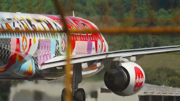飛行場上のAirAsiaのエアバスA320 — ストック動画