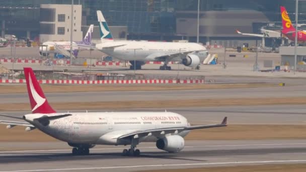 Airbus A330 Cathay Dragon απογείωση — Αρχείο Βίντεο