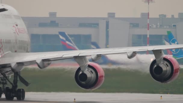 Jambo jet Rossiya, de cerca — Vídeo de stock