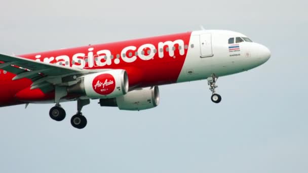 Pesawat AirAsia mendarat — Stok Video