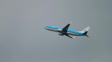 Boeing 737 KLM fly away