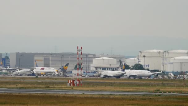 Lufthansa partida de avião — Vídeo de Stock