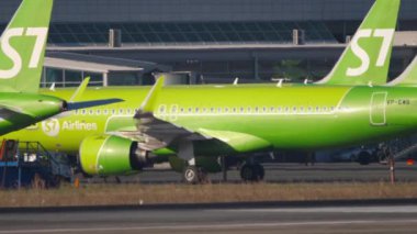 Aircraft S7 airlines towing