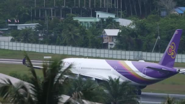 Thai Airways runway, take off — Stok video