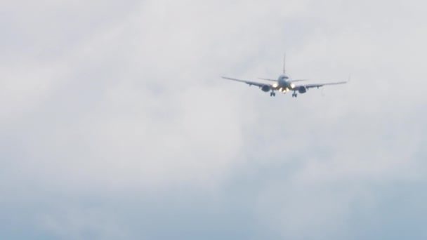 Blurred airplane silhouette — Vídeo de Stock