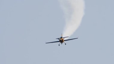 Hava gösterisinde hafif uçaklar