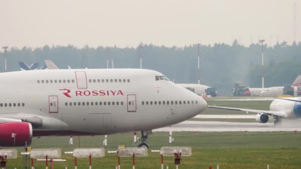 Jumbo jet Rossiya gurul. — Stock videók
