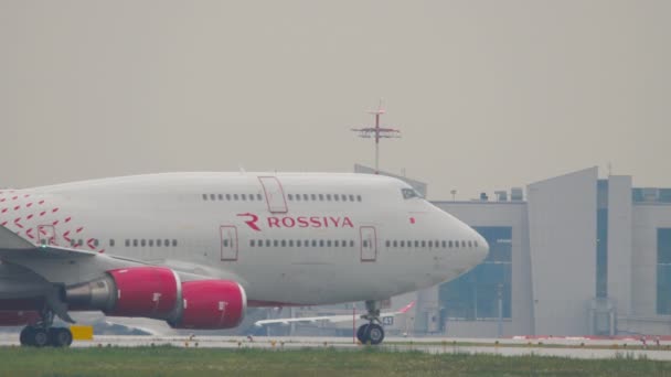 Boeing 747 Rossiya au sol — Video