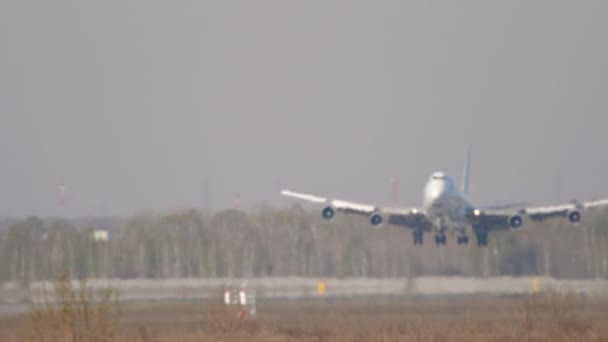 Jumbo jet προσγείωση, αργή — Αρχείο Βίντεο