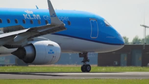 Embraer of KLM has arrived — Wideo stockowe