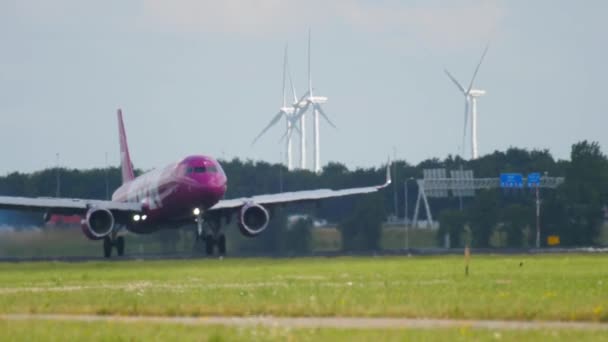 WOW air plane has arrived — Stok Video