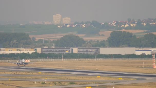 Airfield and plane landing — Stockvideo