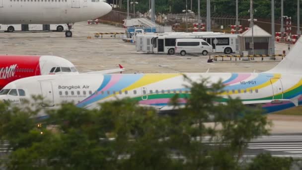 Bangkok Airways on runway — Vídeo de stock