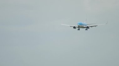 KLM plane approaching to land