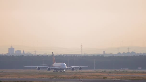 Airbus A380 on the airfield — Stockvideo