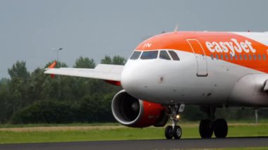 Airbus Easyjet braking after landing