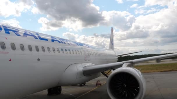 POV an Bord von Ural Airlines — Stockvideo