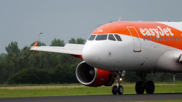 Airbus Easyjet braking after landing — Vídeo de stock