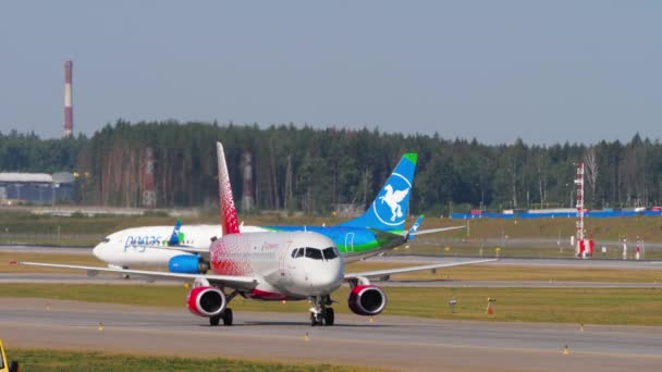 Sukhoi Rossiya on the airfield — Video