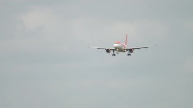 Airbus Easyjet landing