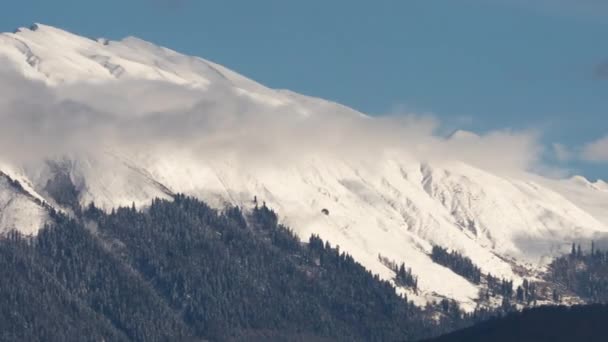 Nuvens nas montanhas, timelapse — Vídeo de Stock
