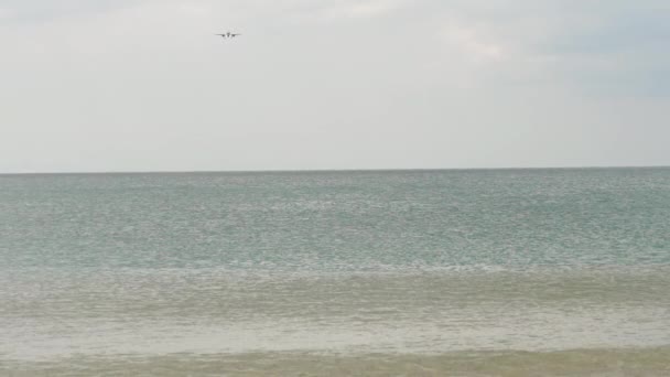Airliner over the ocean — Video