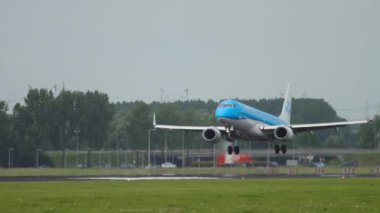 Slow shot, KLM aircraft landing